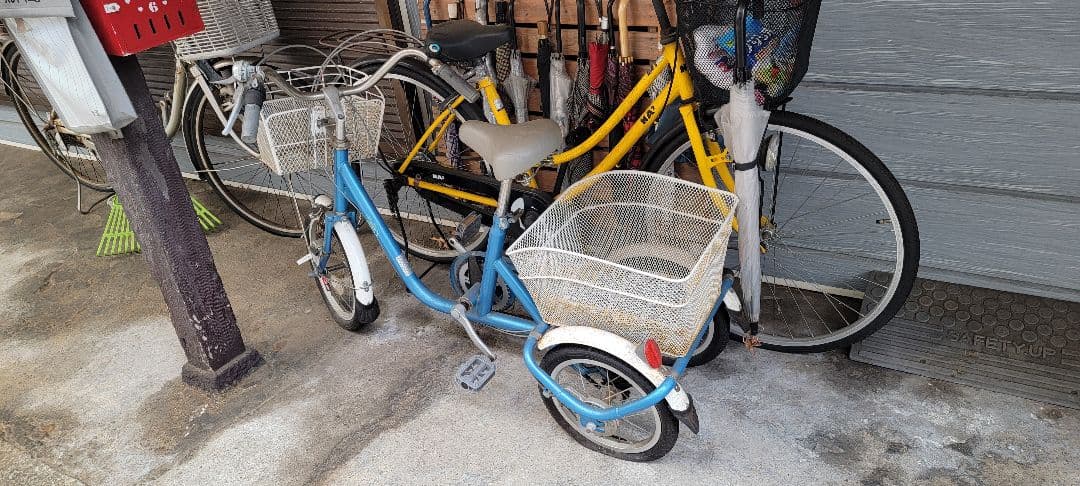 即購入OK　青色 三輪車 前面バスケット付き