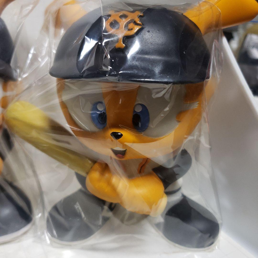読売ジャイアンツジャビット君ソフビ貯金箱セットです。