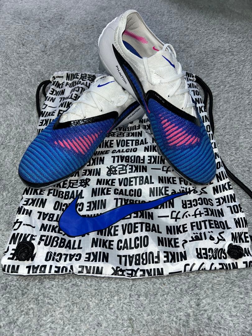 NIKEナイキ　ファントム6 LOW AG エリート ナップサック付き