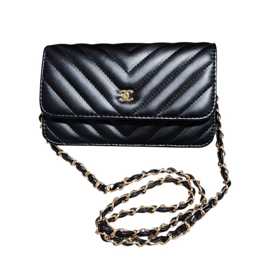 CHANEL　Vステッチ　ショルダーバッグ　黒　ノベルティ