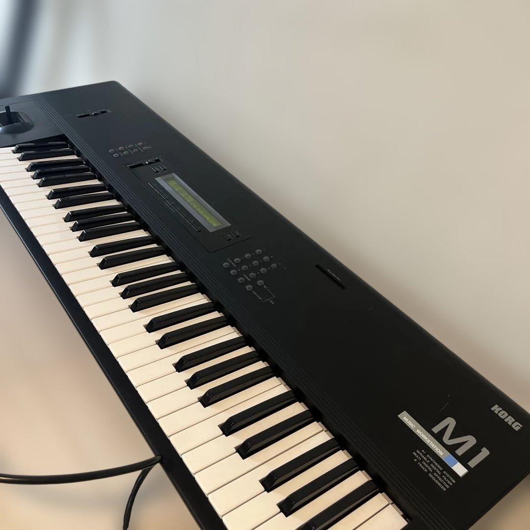 名器　KORG　M1　61鍵盤 シンセサイザー　電池交換済み