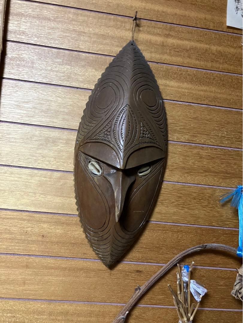 <価格未定>パプアニューギニアのお面と弓と装飾？