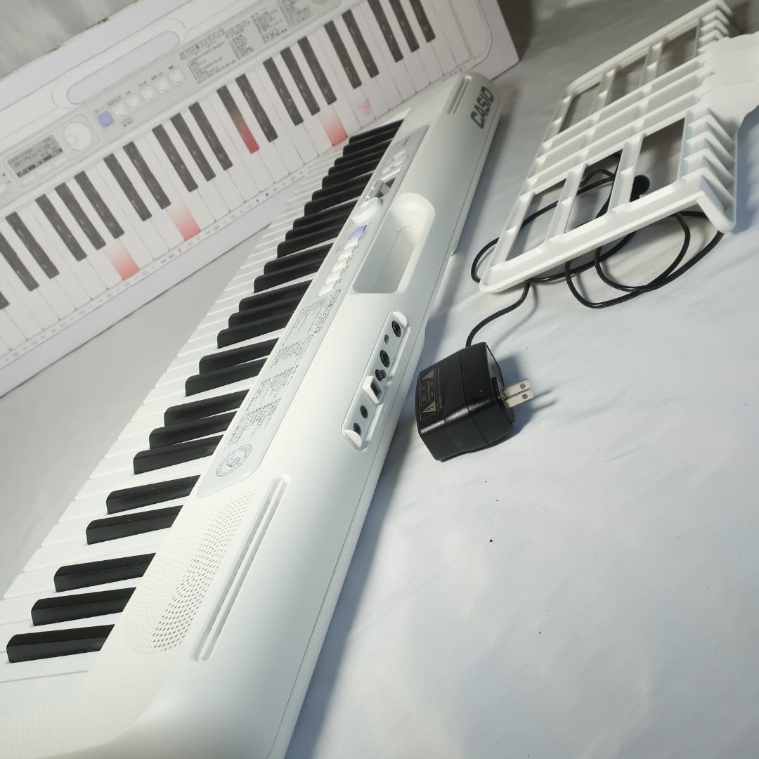 美品 2023年製 CASIO LK-330 光ナビゲーションキーボード 61鍵