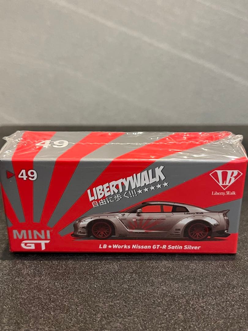 MINI GT 1/64 LBWORKS GT-R R35 サテンシルバー