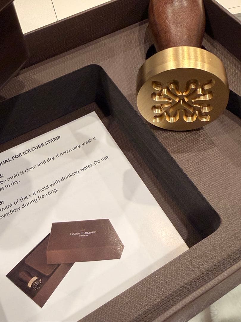 PATEK PHILIPPE イベント限定品アイスキューブスタンプとカタログ
