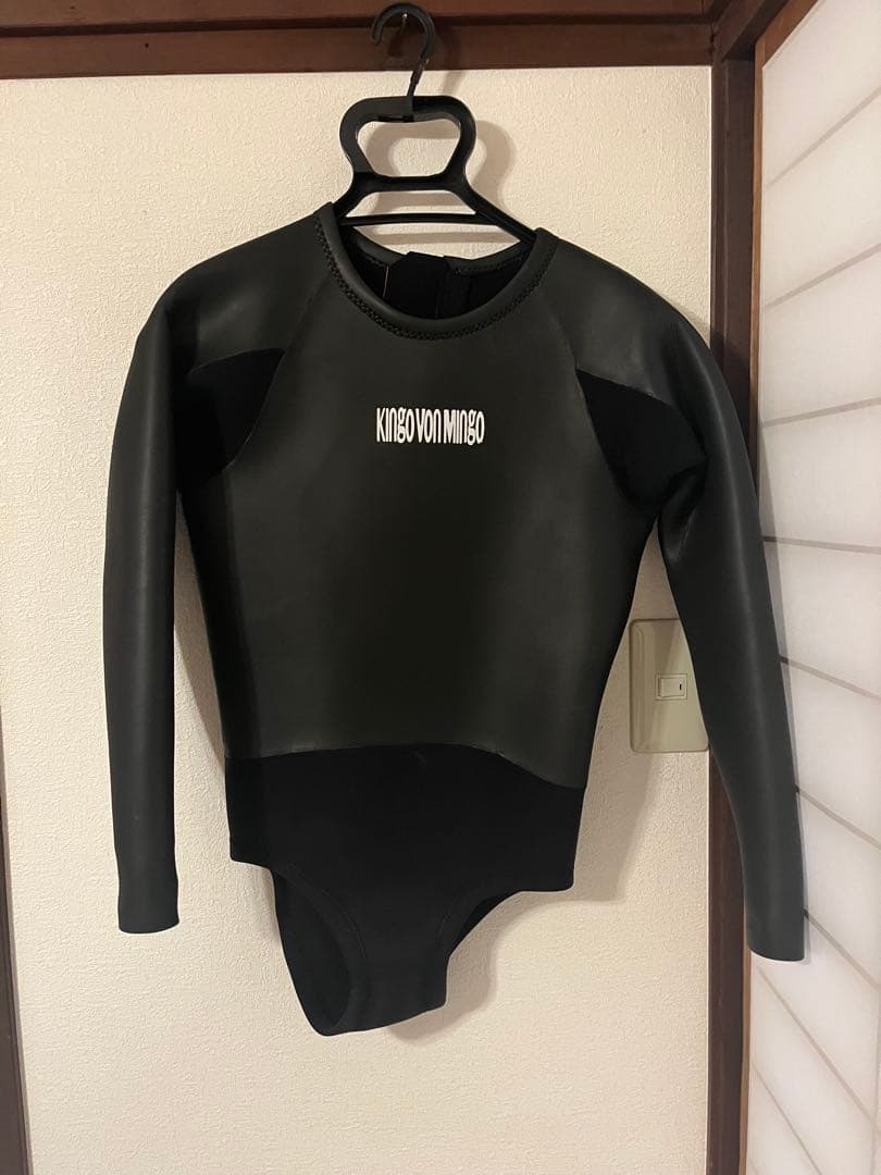 KINGO VON MINGO ブラックウェットスーツ