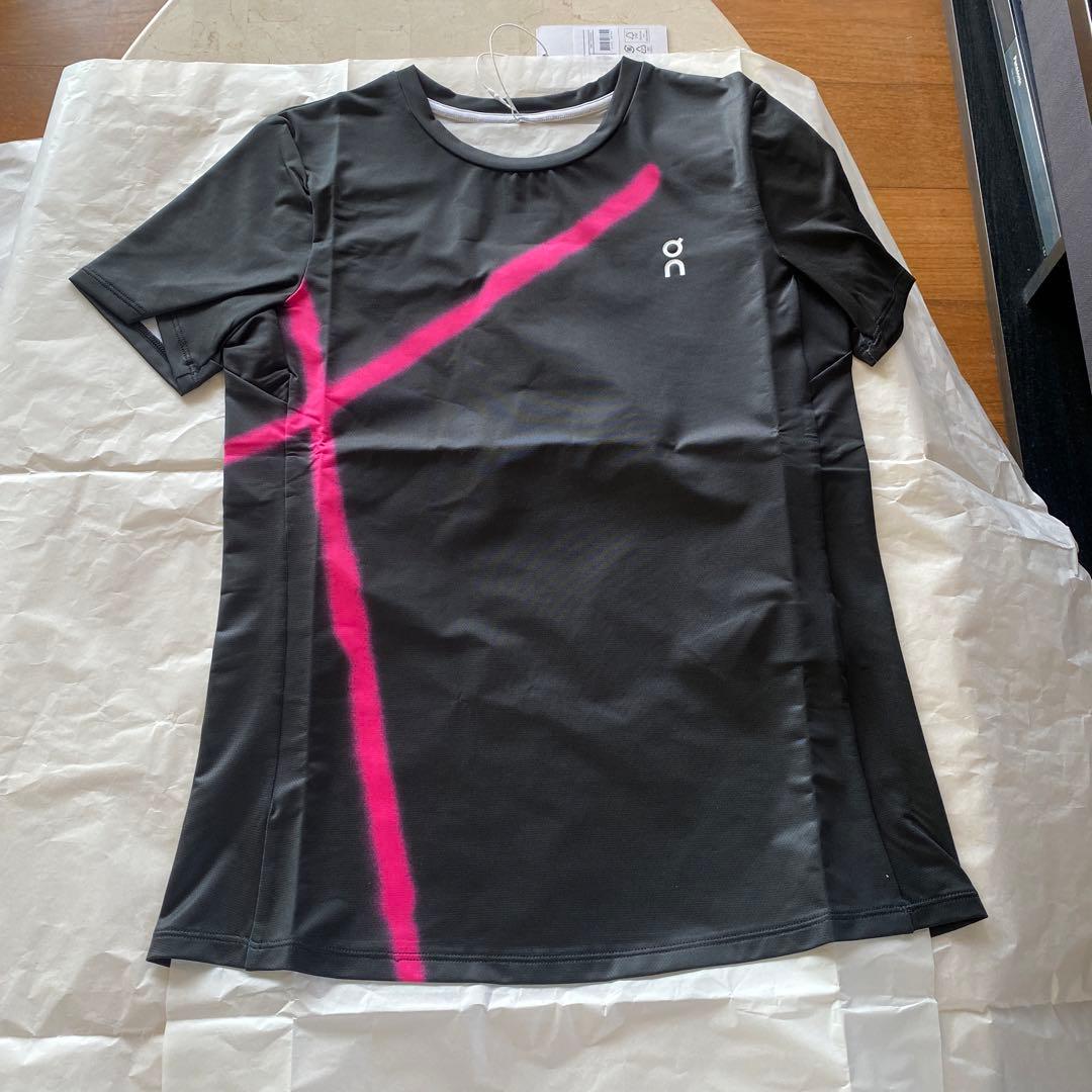 新品未使用品　Onテニス　レディースTシャツ