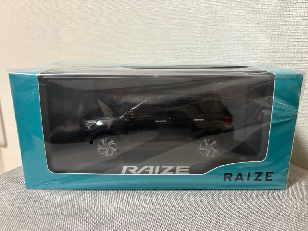 トヨタ ライズ ミニカー 1/30 スケール ブラックマイカメタリック