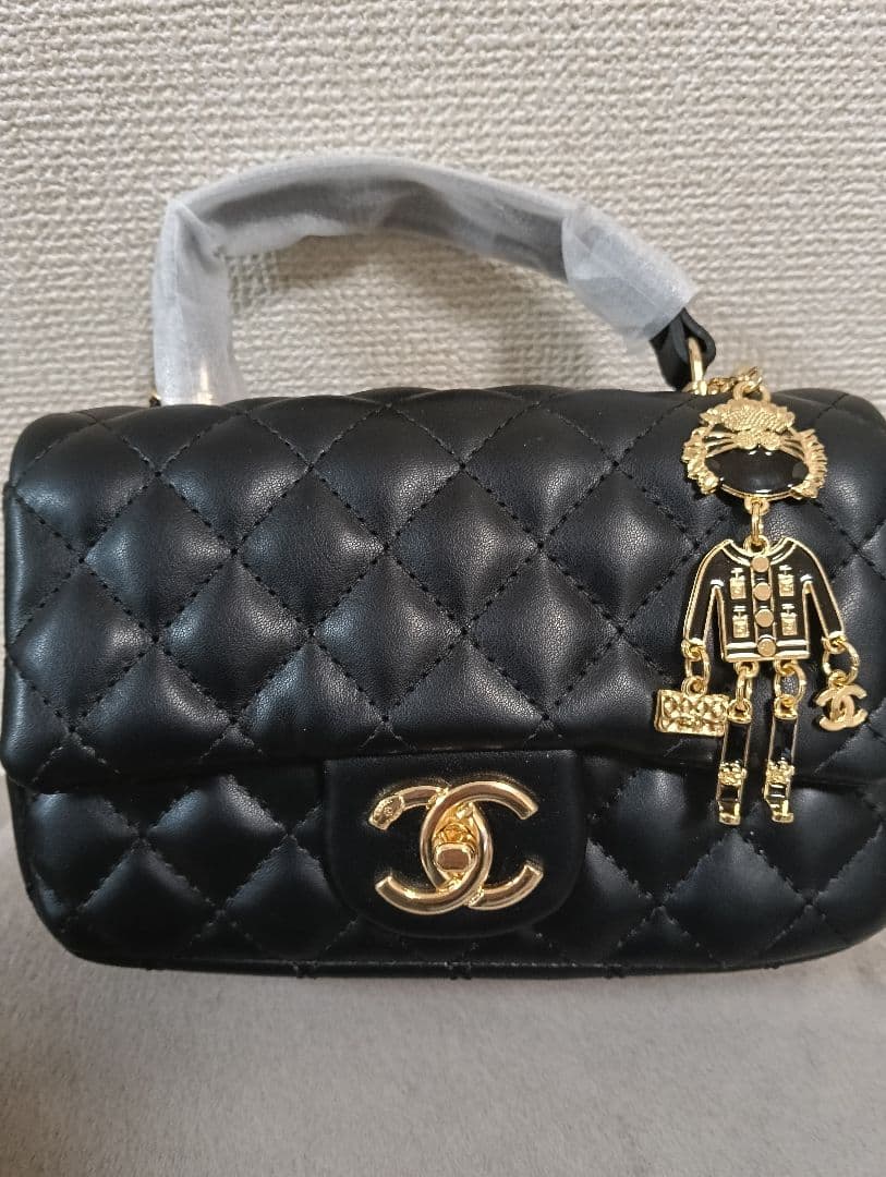 【新品】ブラック キルティング ショルダーバッグ　ノベルティ