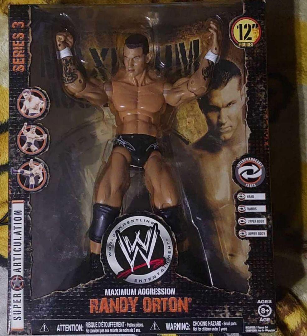 WWE フィギュア(マキシマム アグレッション)箱の全長約35cm