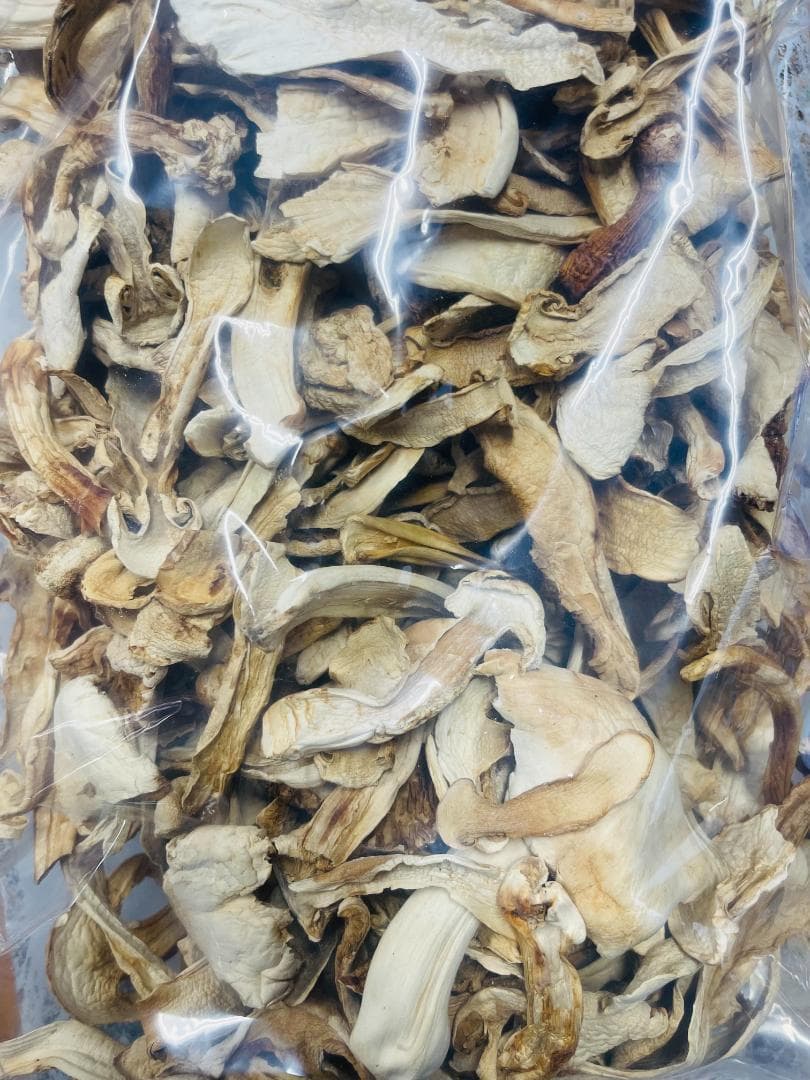 天然干し松茸500g 香り豊か　松茸ご飯　高級きのこ 美味しいきのこ　薬膳スープ