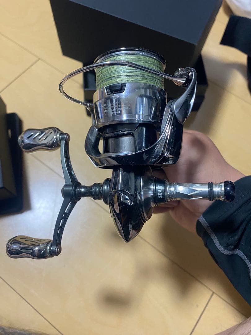 22イグジスト　LT3000S LIVREハンドル　スタンド付き