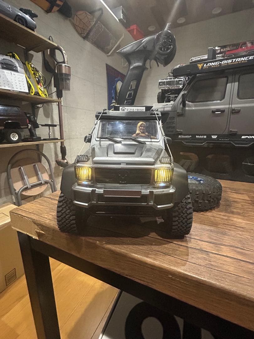 LEDライト付きRCカー