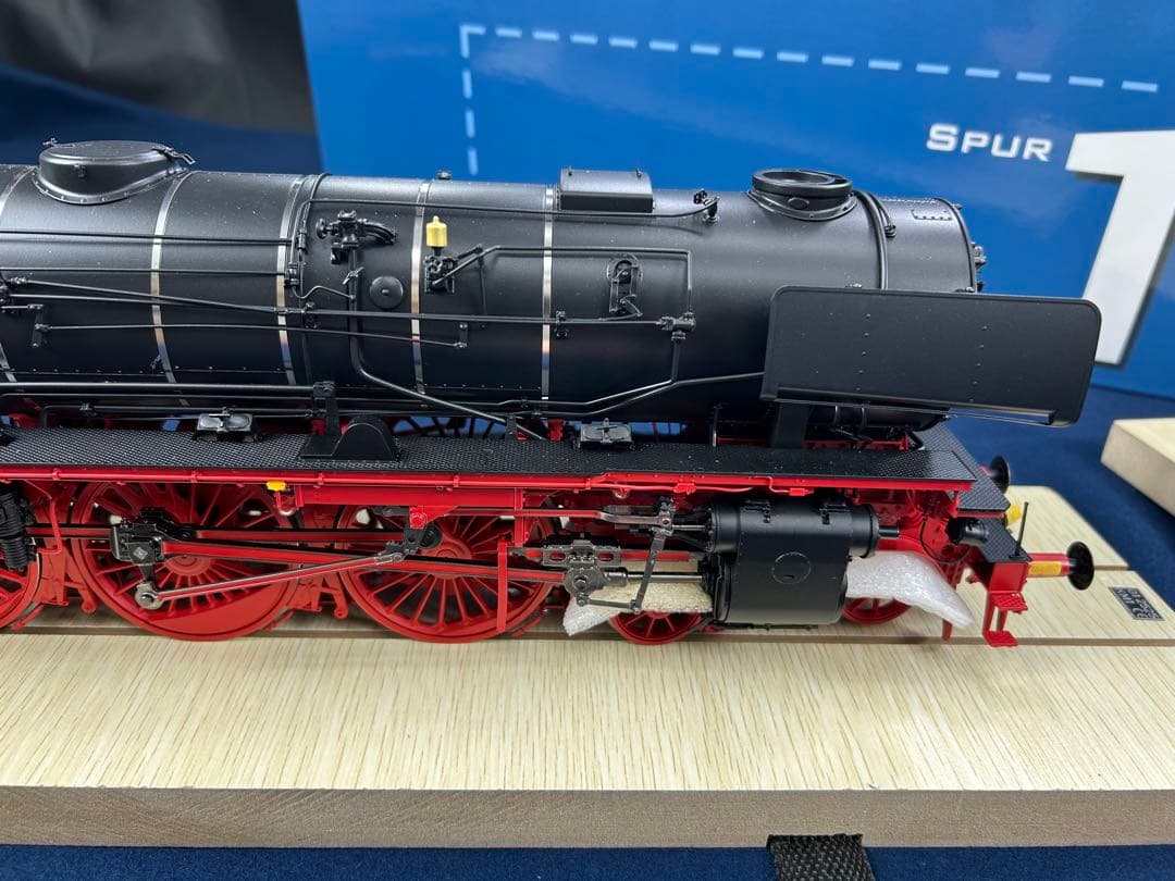 ドイツ 蒸気機関車 KM1 Modellbau BAUREIHE 01
