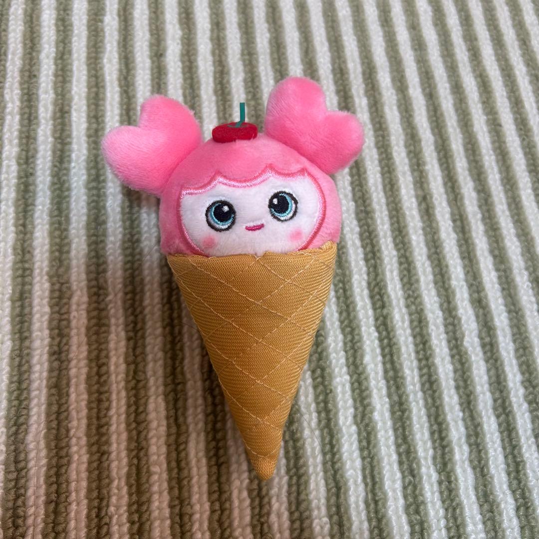 TWICE BABY LOVELYS アイスぬいぐるみバッチ モモ モブリー