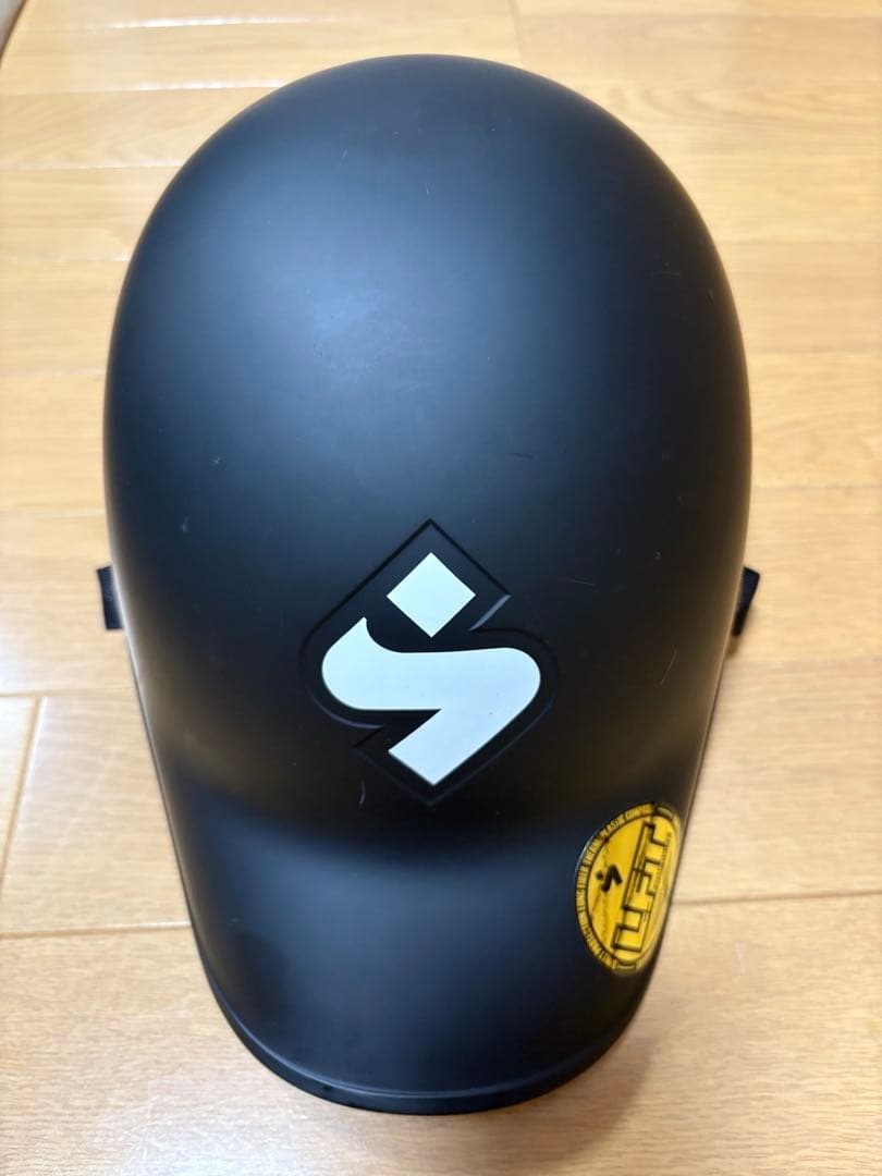 バイザー付きマットブラックヘルメット
