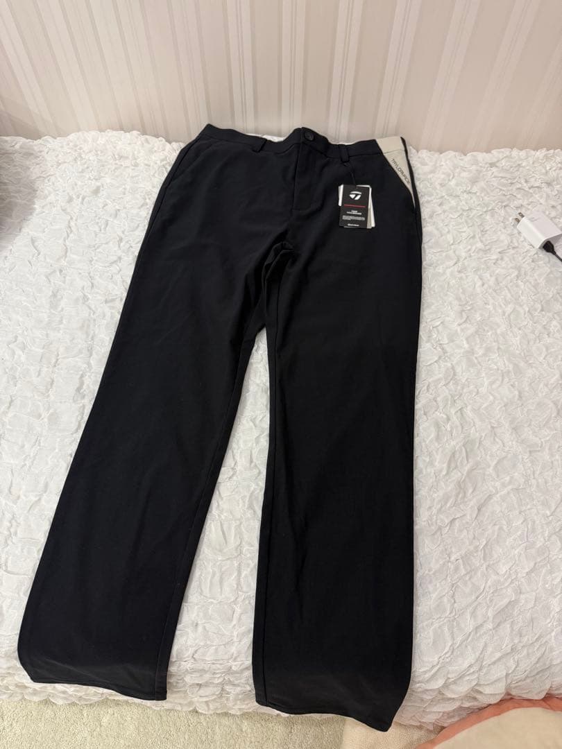【新品未使用 タグ付き‼️】Taylor made ゴルフパンツ 黒