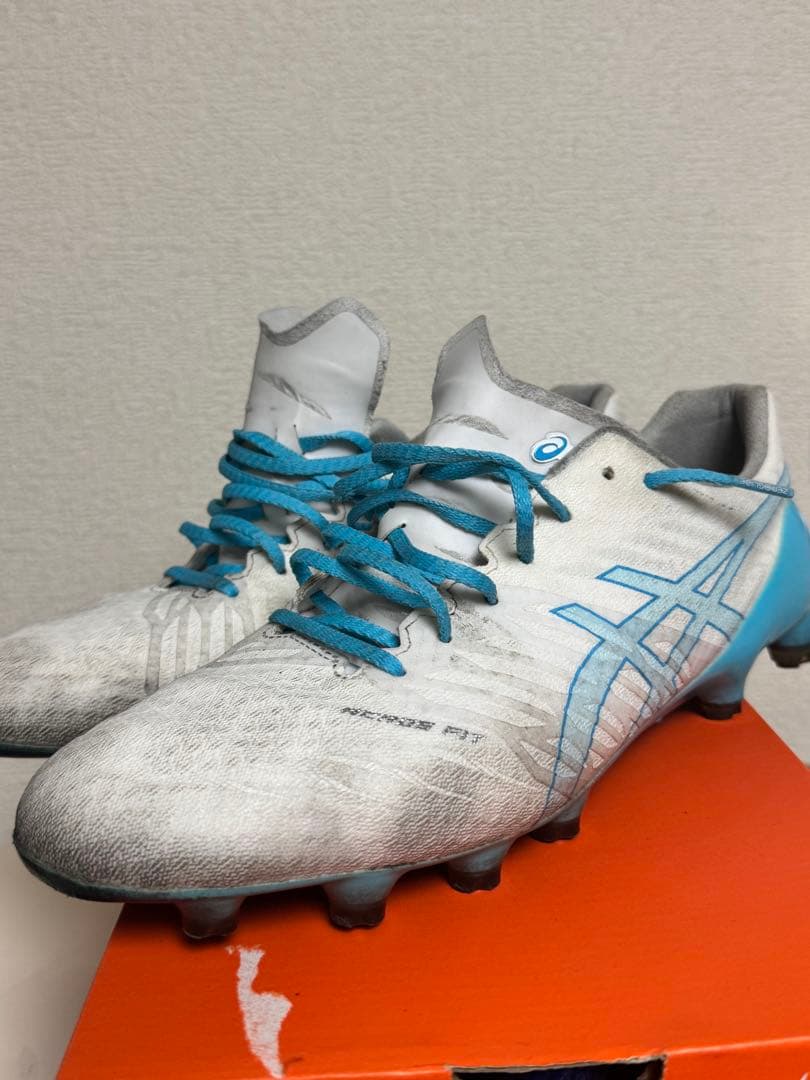 サッカースパイクアシックス アクロス