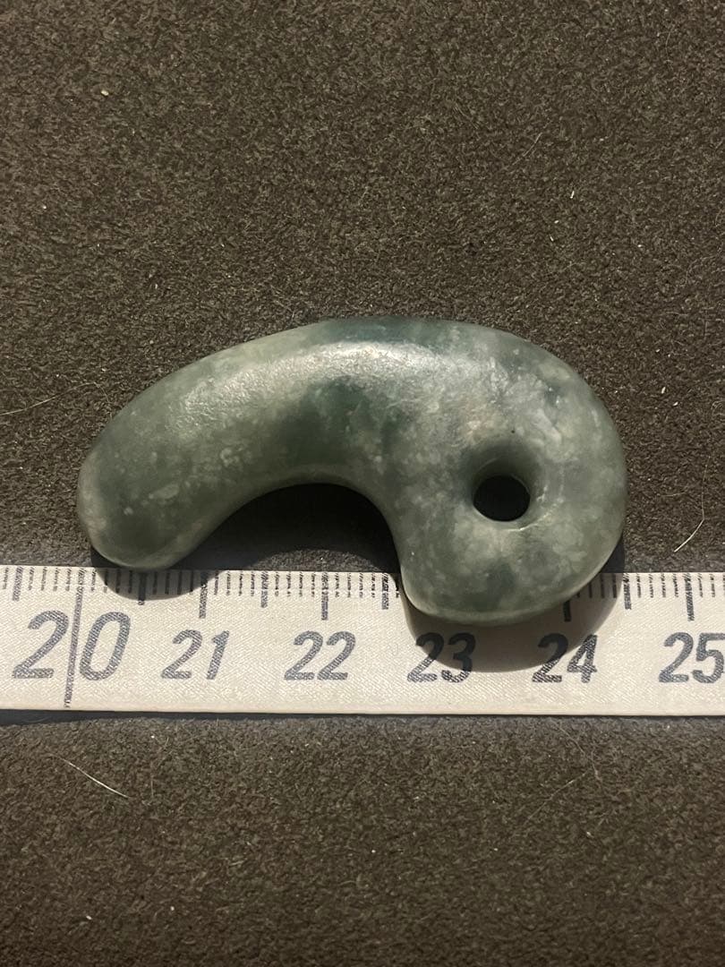 古墳期後期　翡翠勾玉　出土品