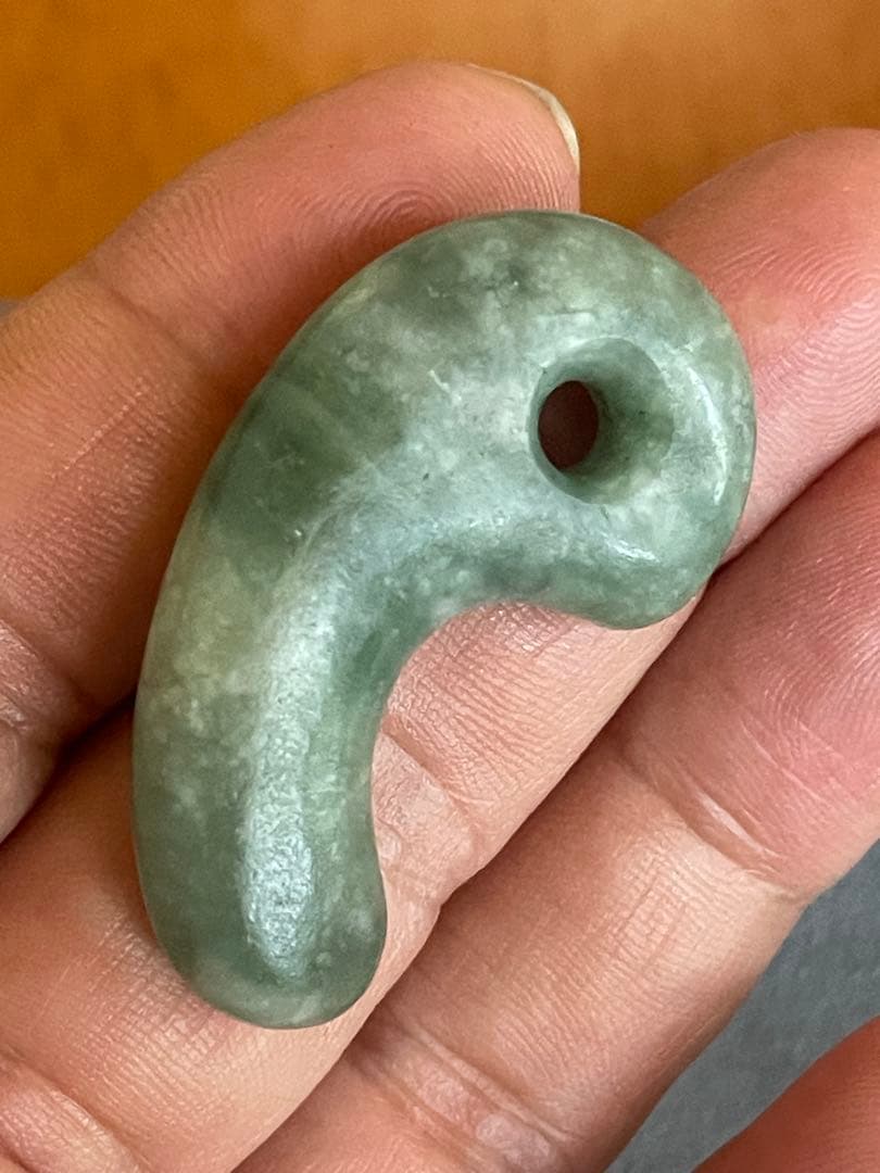 古墳期後期　翡翠勾玉　出土品