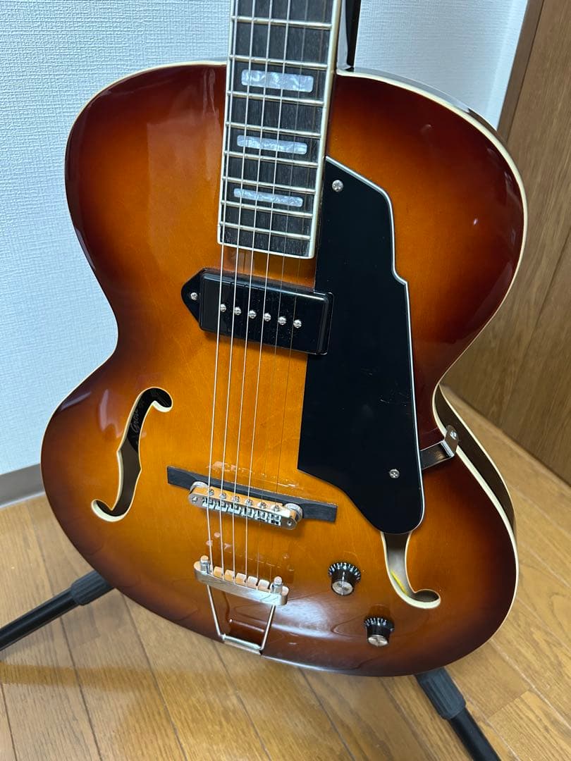 GROTE セミアコ(フルアコ)?＋新品ダダリオ弦１セット付