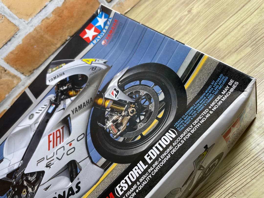 新品ヤマハ YZR-M1 ’09 フィアットエストリルエディション【14120】