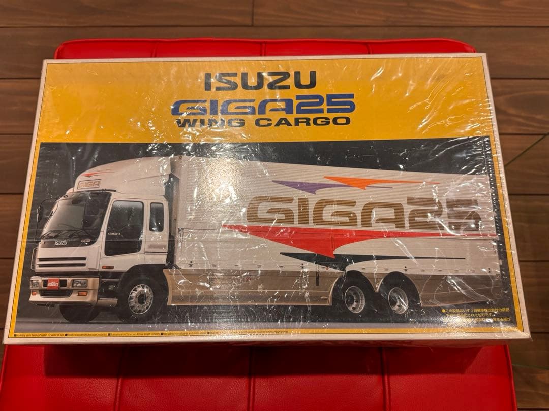 アオシマ1/32 ビッグカスタムトラックいすゞギガ25 ウイングカーゴ未組立品