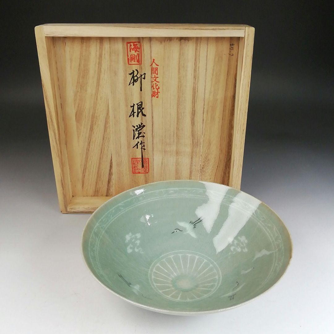 Ｔ８２８　茶碗　『高麗青磁　雲鶴文』『韓国人間国宝　柳根塋 作』　共箱　茶道具