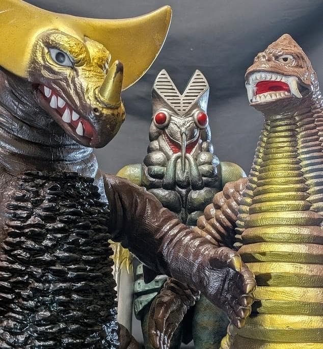ゴモラ＆レッドキング＆バルタン星人（バンダイ）ビッグサイズソフビ３体セット