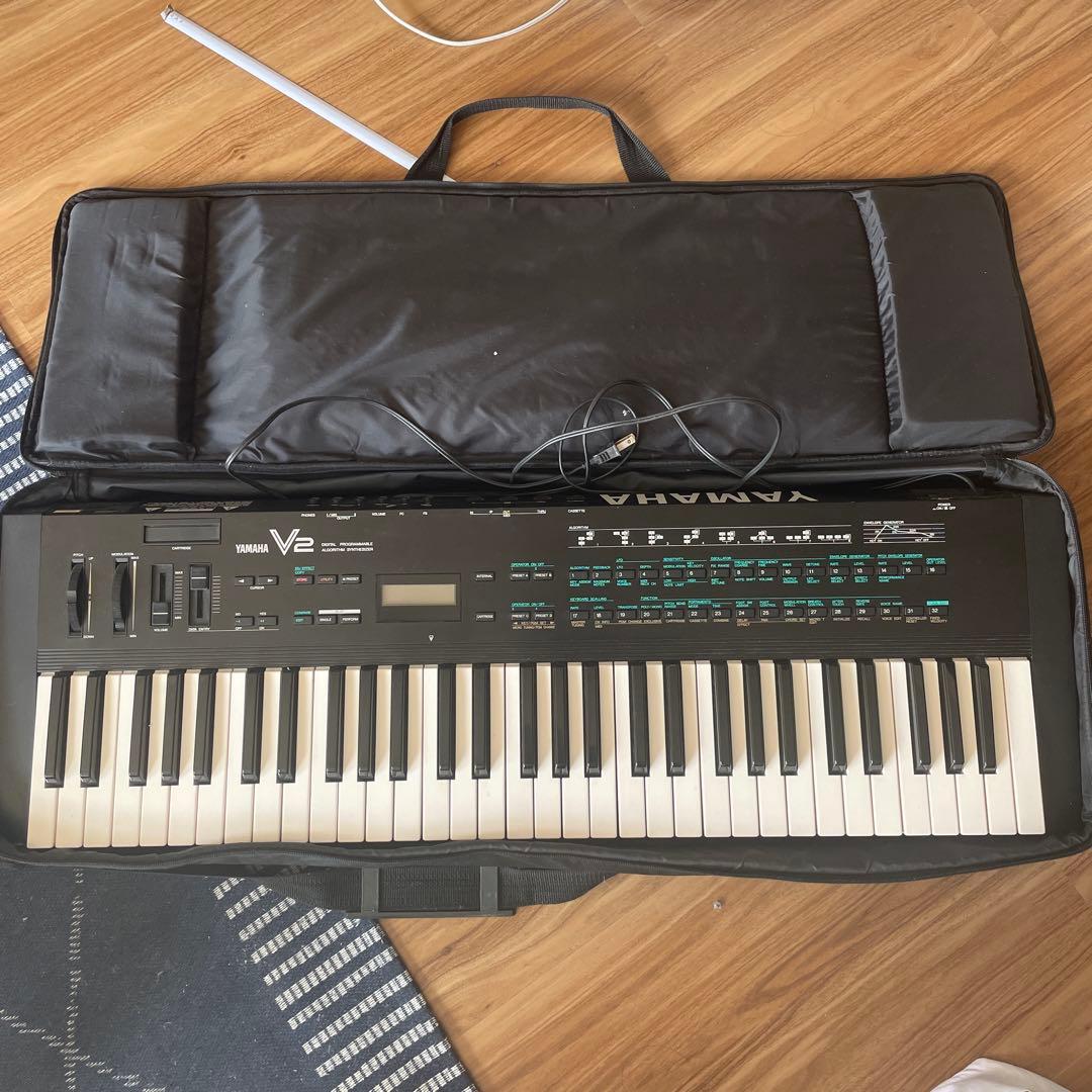 Yamaha V2 シンセサイザー + スタンド