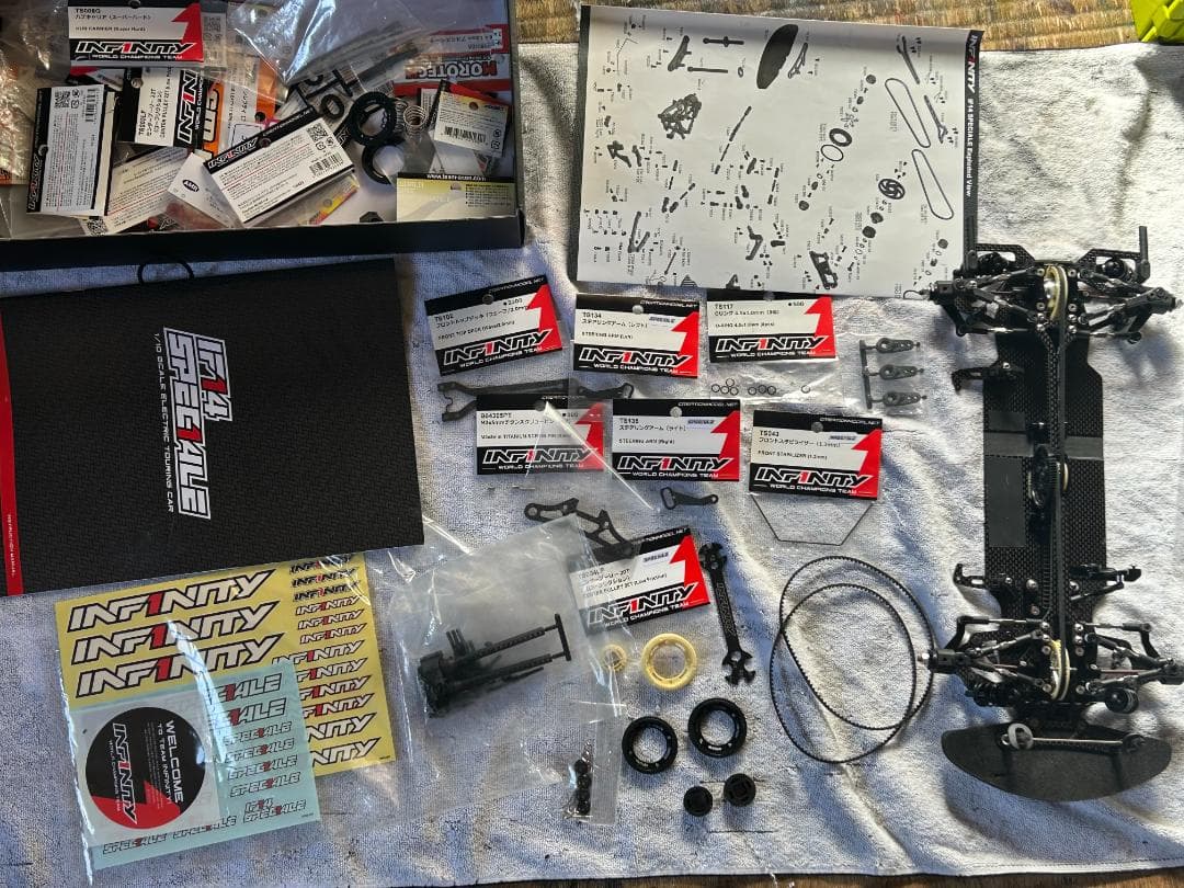 INFINTY　スペチアーレ　カーボンシャーシ仕様　RC4WDツーリングカー