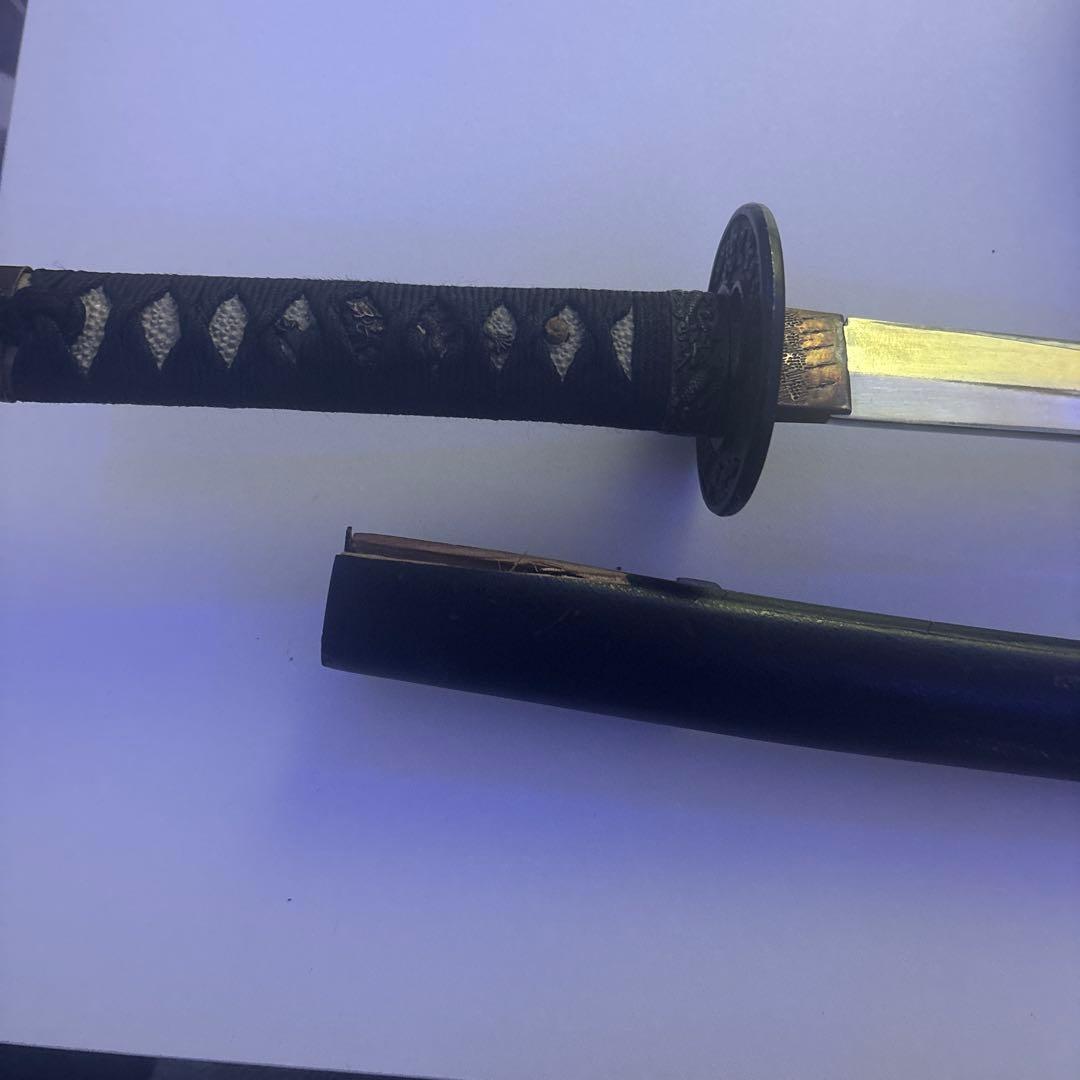 黒い鞘の直刀