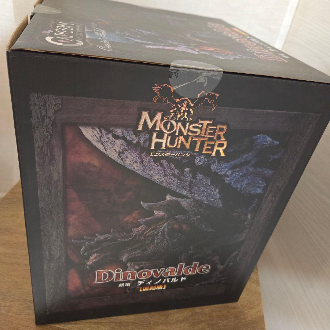 【新品、未開封】クリエイターズモデル　ディノバルド 復刻版 フィギュア