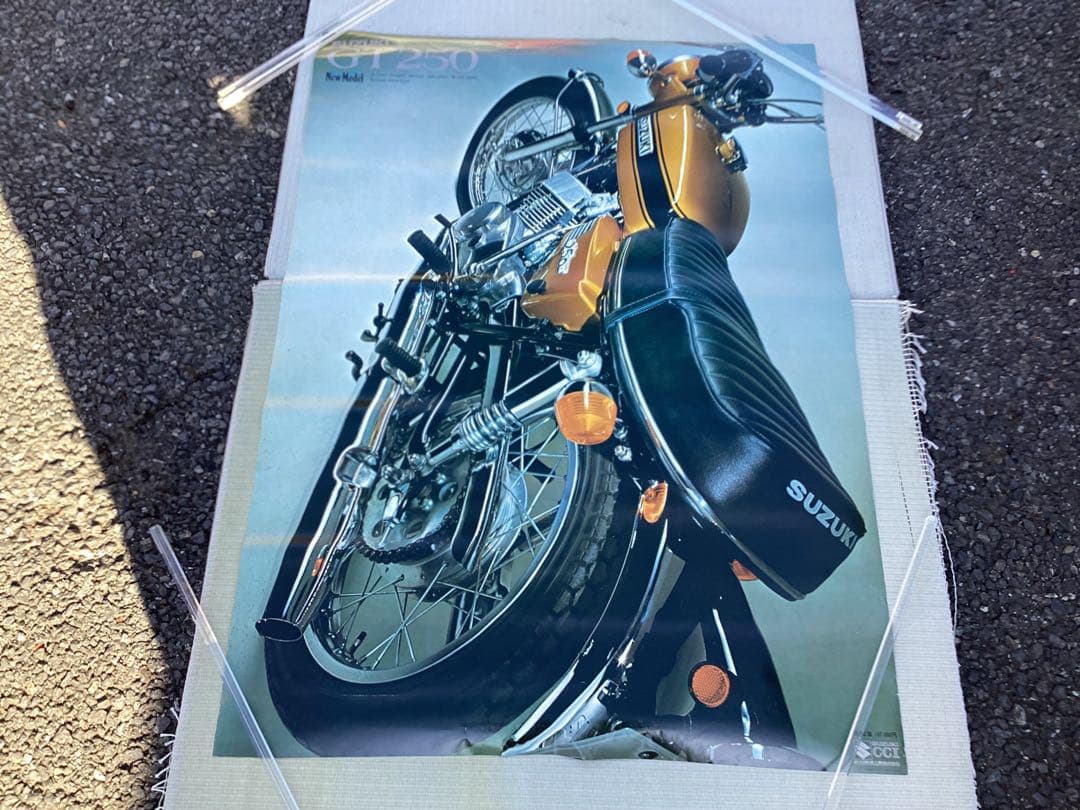 SUZUKI GT250 ポスター　オートバイ　ＧＴ ２５０ ＣＣＩ 未使用