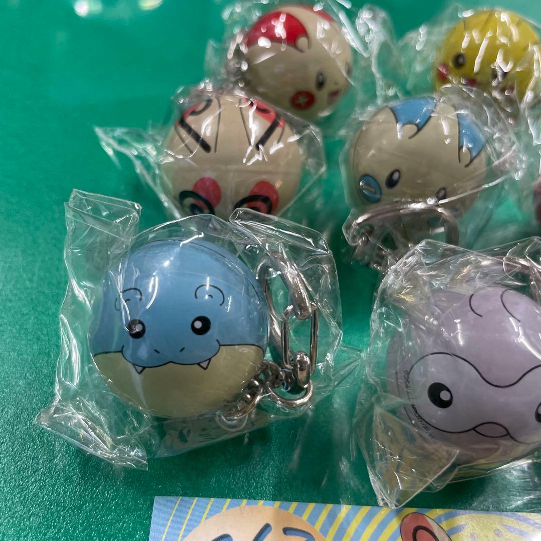 ポケットモンスター 共同ガチャポン　くるくるポケモンキーホルダー全7個とポワルン
