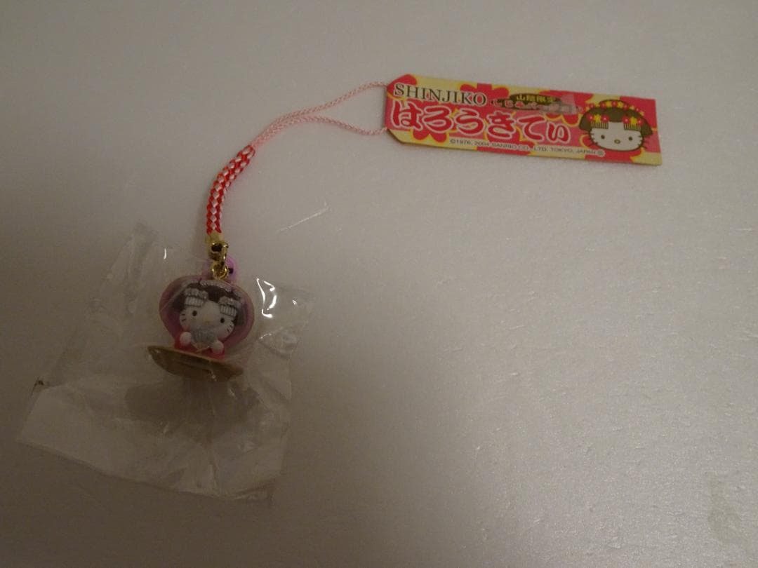 新品、未使用。ご当地限定ハローキティ根付けストラップ16個+中古2個　ja-23
