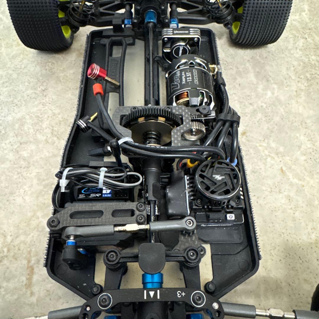 アソシエイテッド RC10 B74.2 CE (組立メカ搭載済み)
