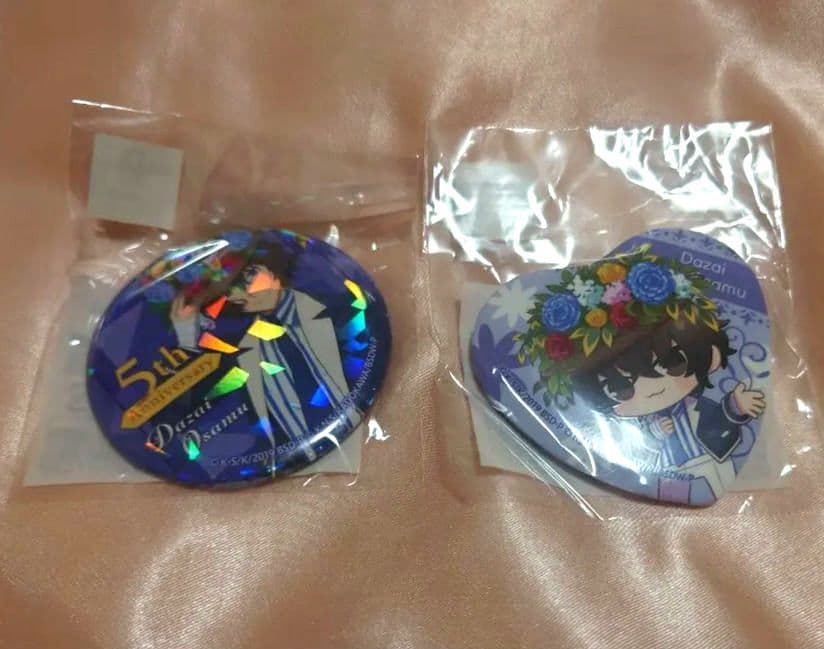 文豪ストレイドッグス　太宰治　5周年記念くじ　ホログラム缶バッジ　特典　SD柄