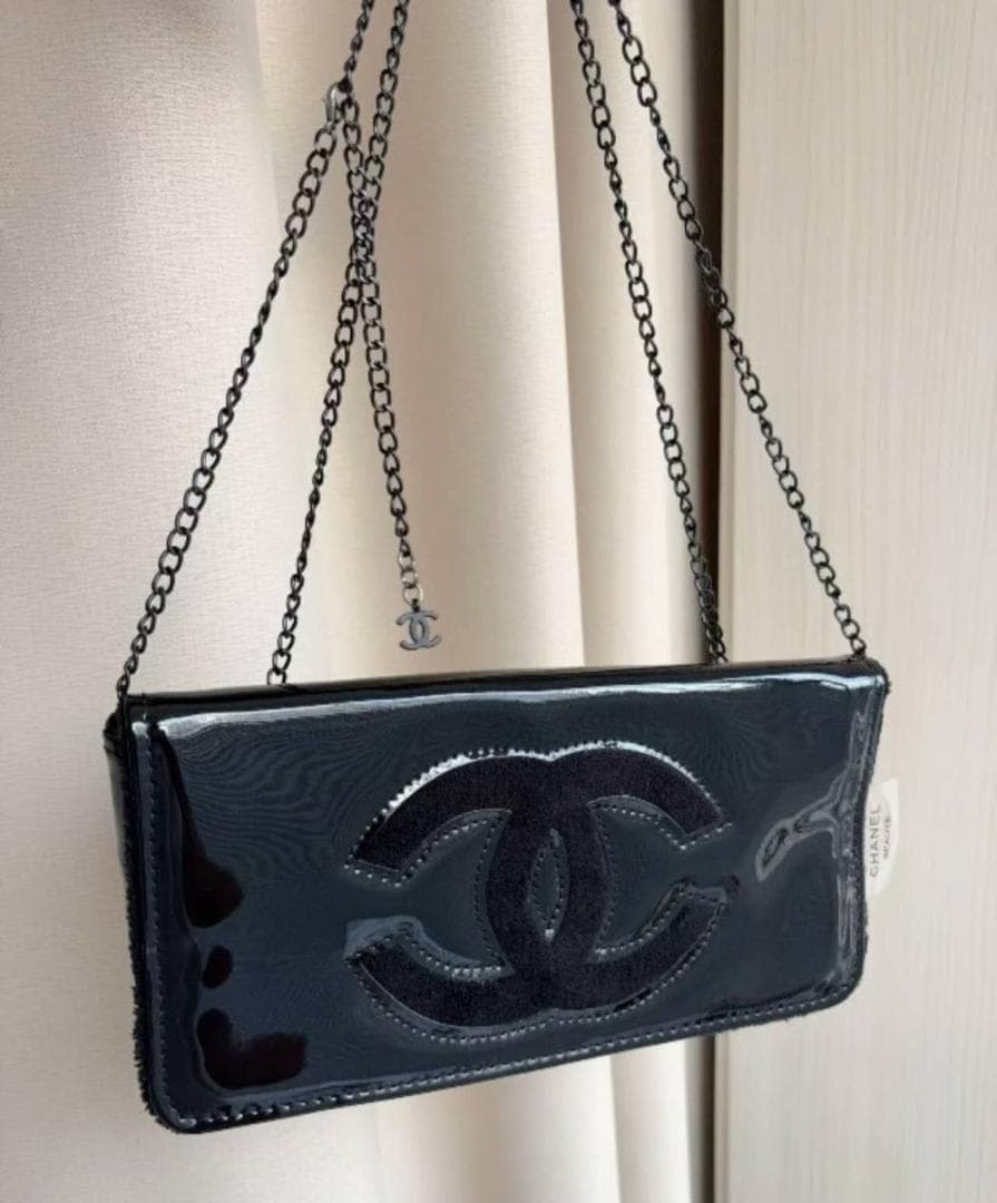 CHANEL シャネル　ノベルティ　ボア　エナメル　チェーンショルダーポーチ