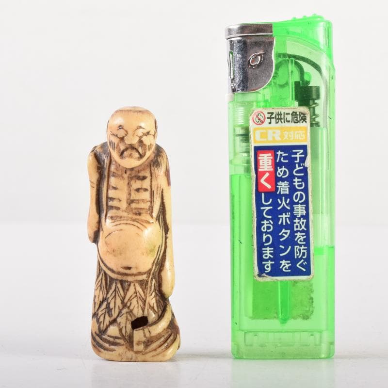 時代提げ物　獣骨製　人物像　根付　置物　V　6976