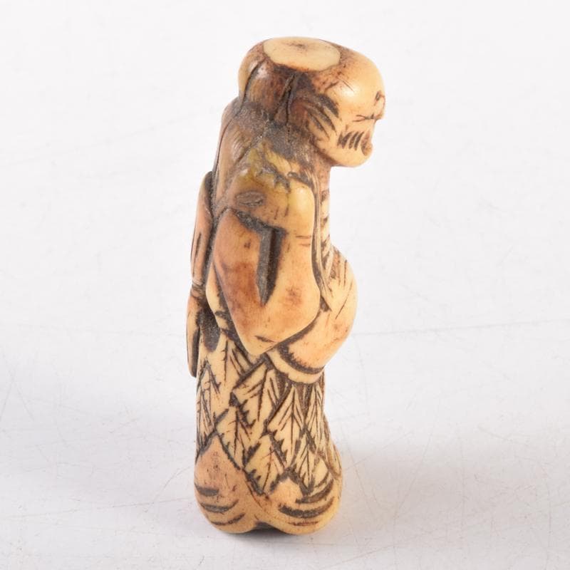 時代提げ物　獣骨製　人物像　根付　置物　V　6976