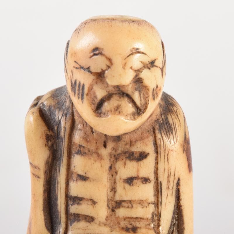時代提げ物　獣骨製　人物像　根付　置物　V　6976