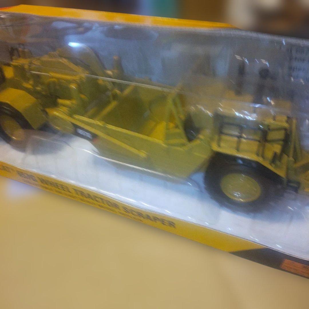 キャタピラー建機　CAT 657G Wheel Tractor Scraper
