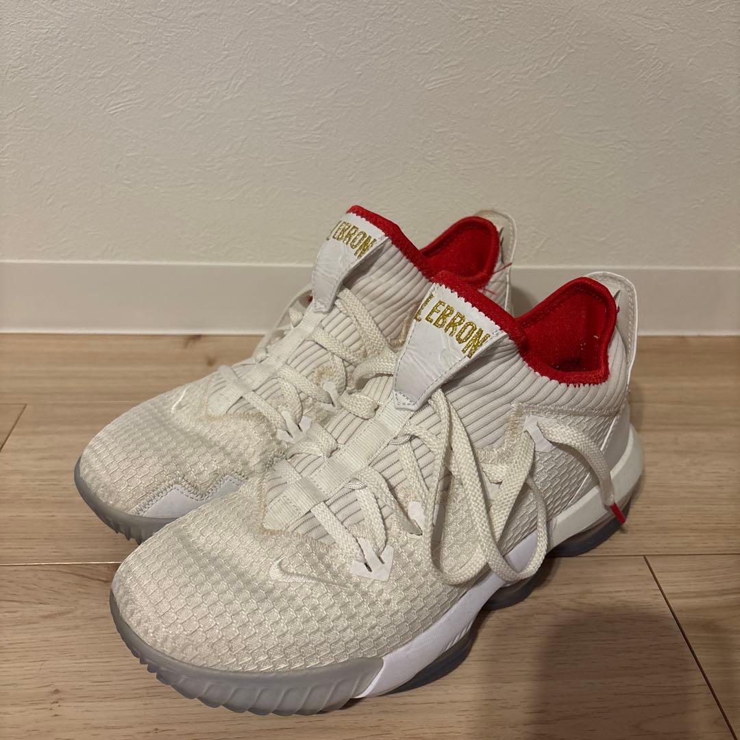 NIKE LEBRON シューズ ホワイト/レッド　バッシュ　レブロン