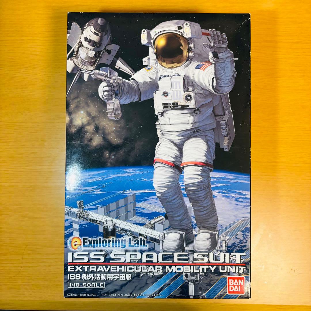 バンダイ ISS船外活動用宇宙服 プラモデル　1/10