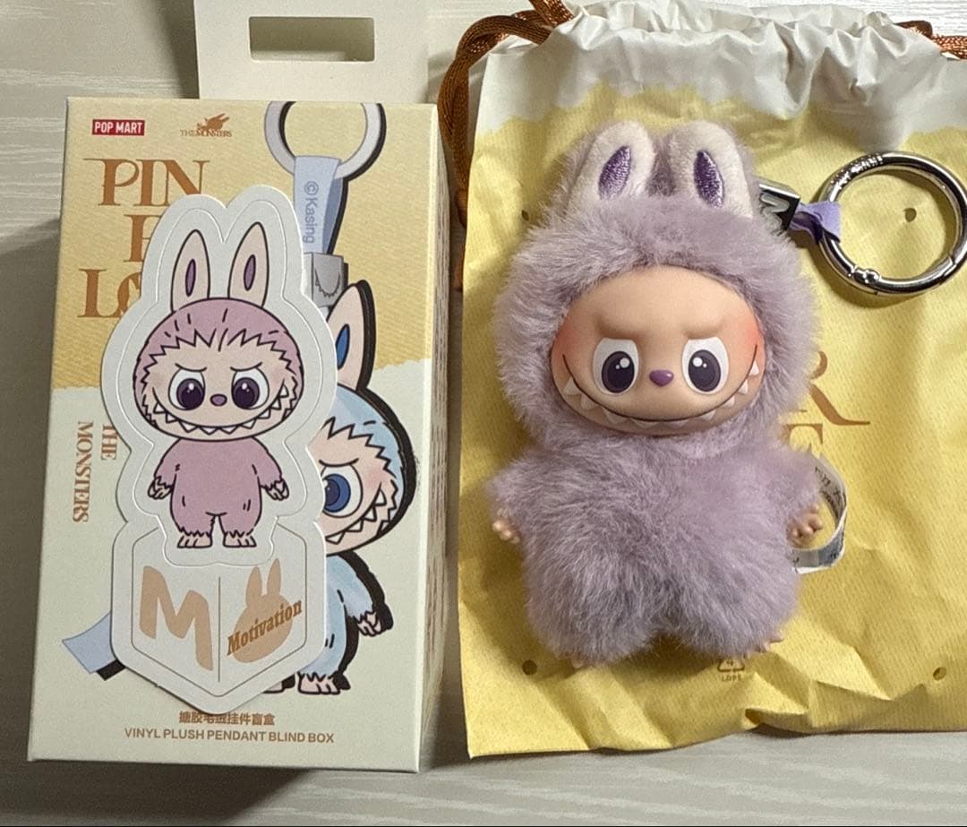 popmart PIN FOR LOVE labubu イニシャル M