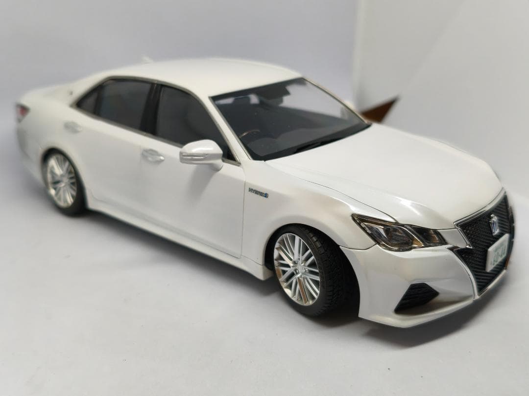 アオシマ　トヨタ　クラウンアスリート　プラモデル　完成品　ホワイトパール