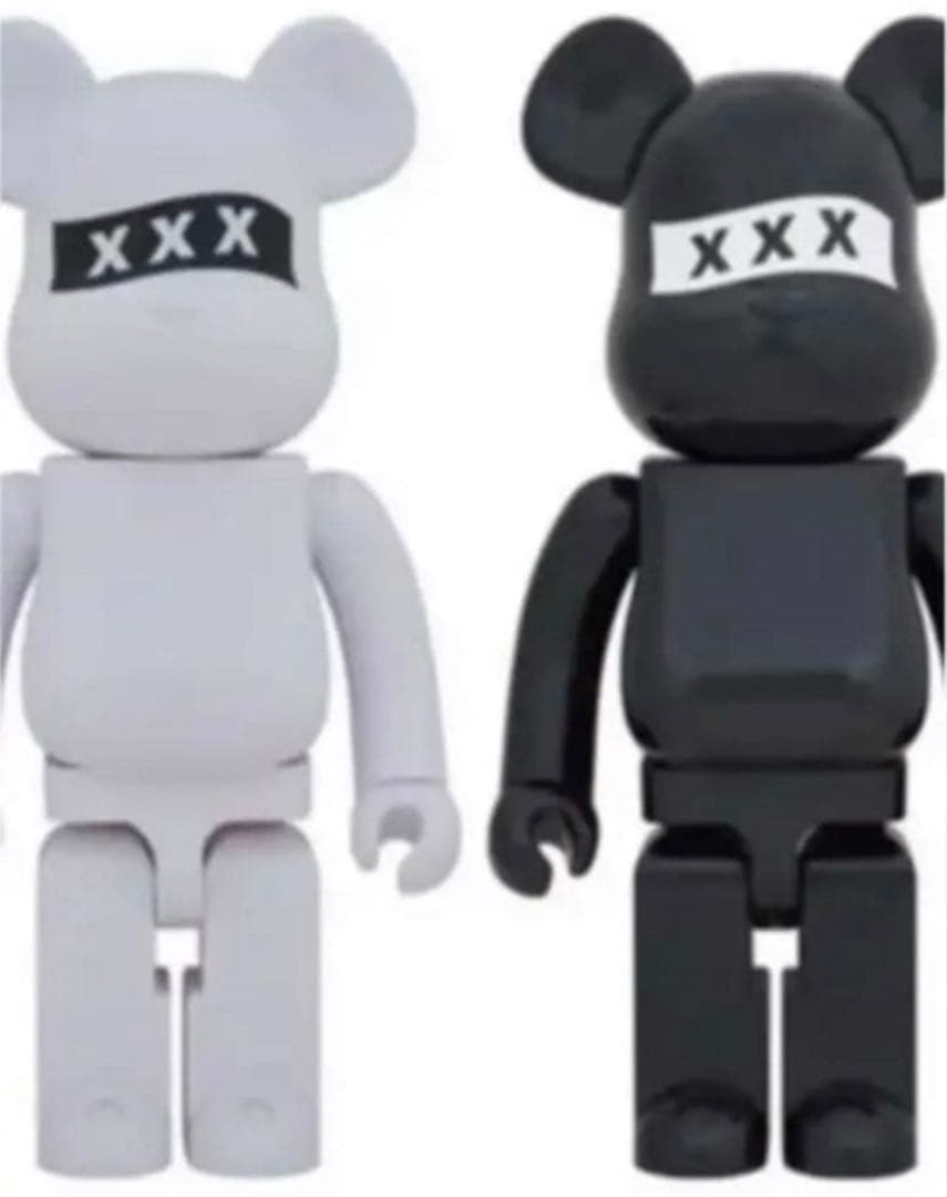 God selection XXX ベアブリック　1000% 黒1体　白1体