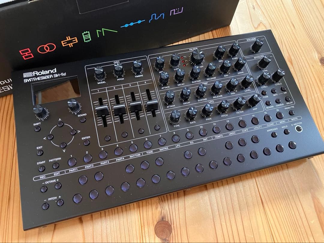 SH-4D Roland シンセサイザー