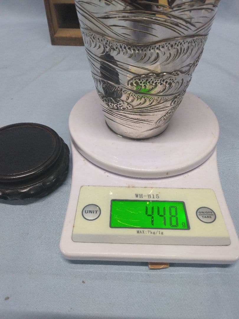 銀製花瓶 　銀製品　超絶技巧 叩き出し　銀製　美術工芸品